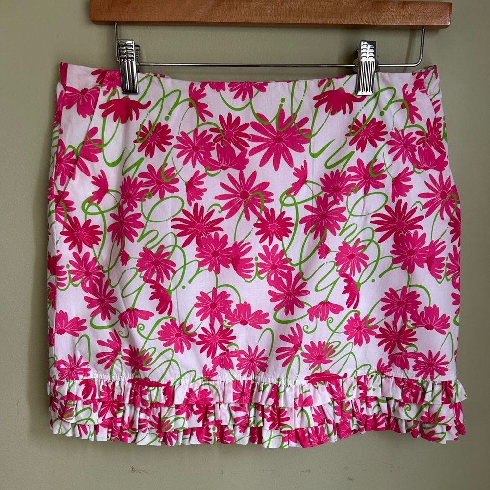 Lilly Pulitzer mini skirt w/ruffle hem. Bright pink daisies w/green on white. 4